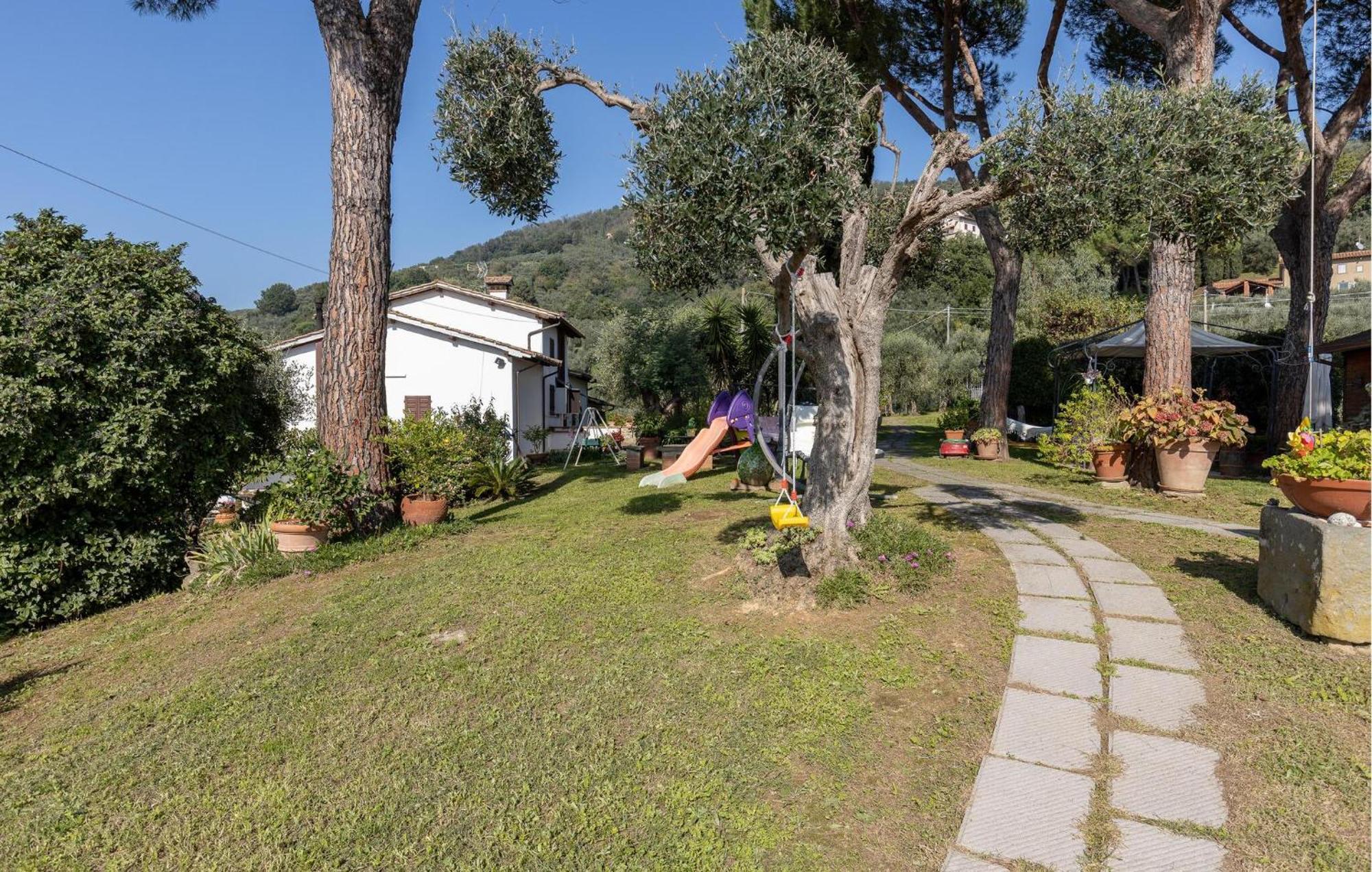 Beautiful Home In Uzzano Pt With Kitchen Exterior foto